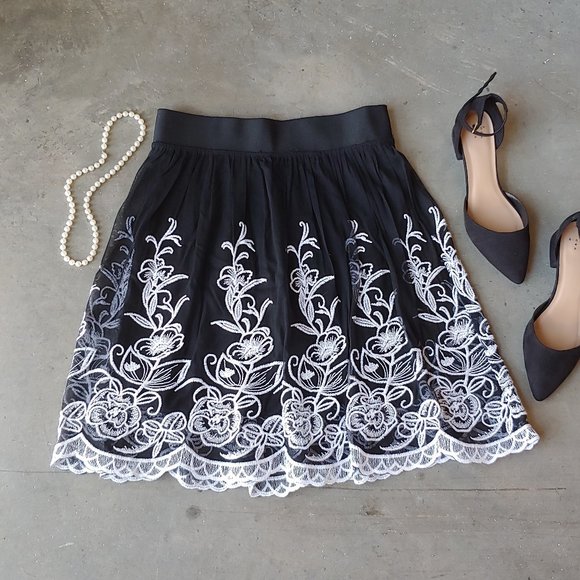 Alfani Dresses & Skirts - Alfani Black White Mesh Lace Floral A-Line Skirt